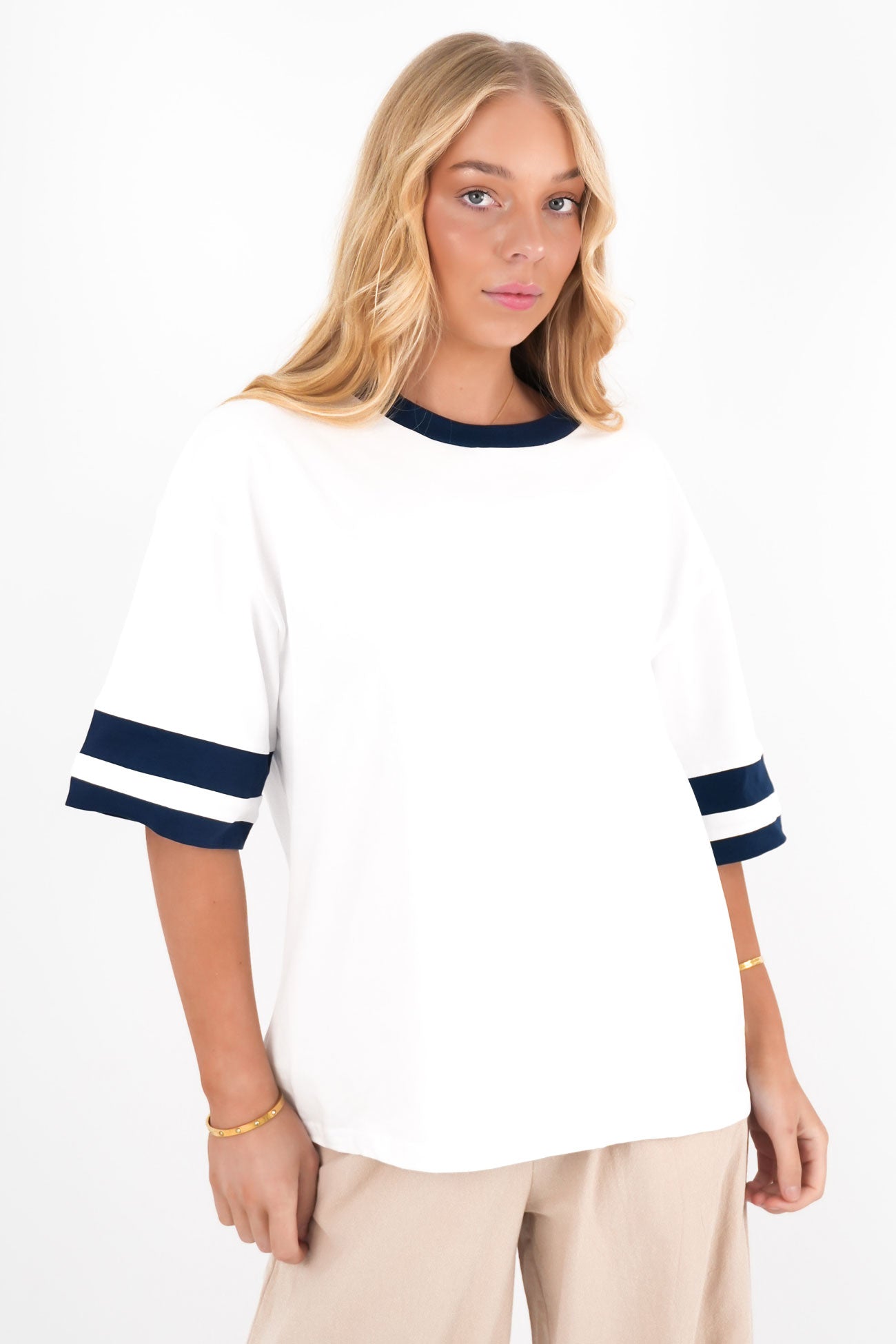 Della Tee White Navy