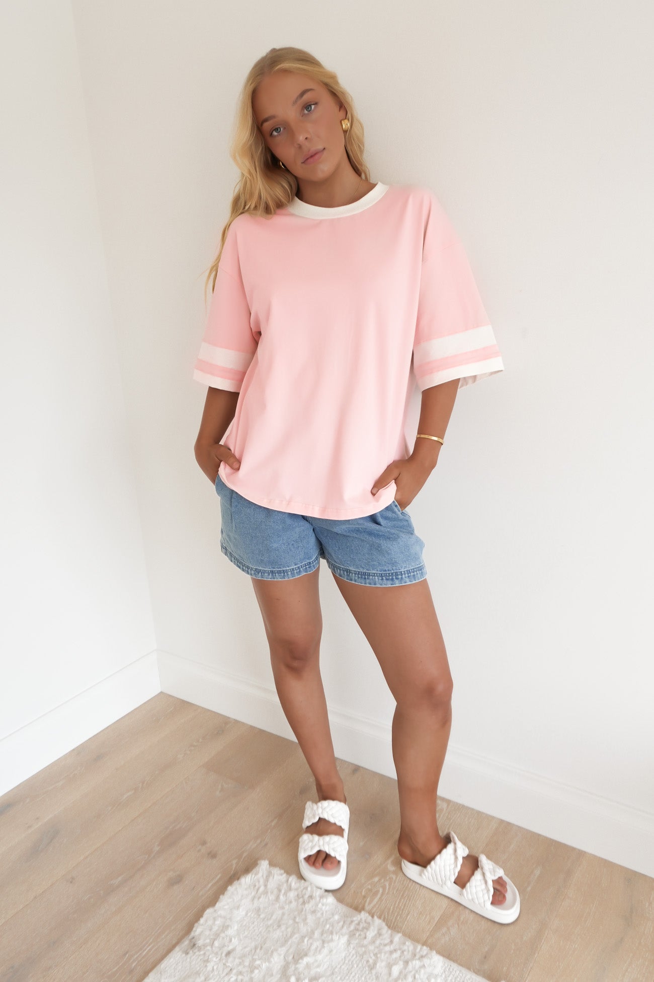 Della Tee Pink White