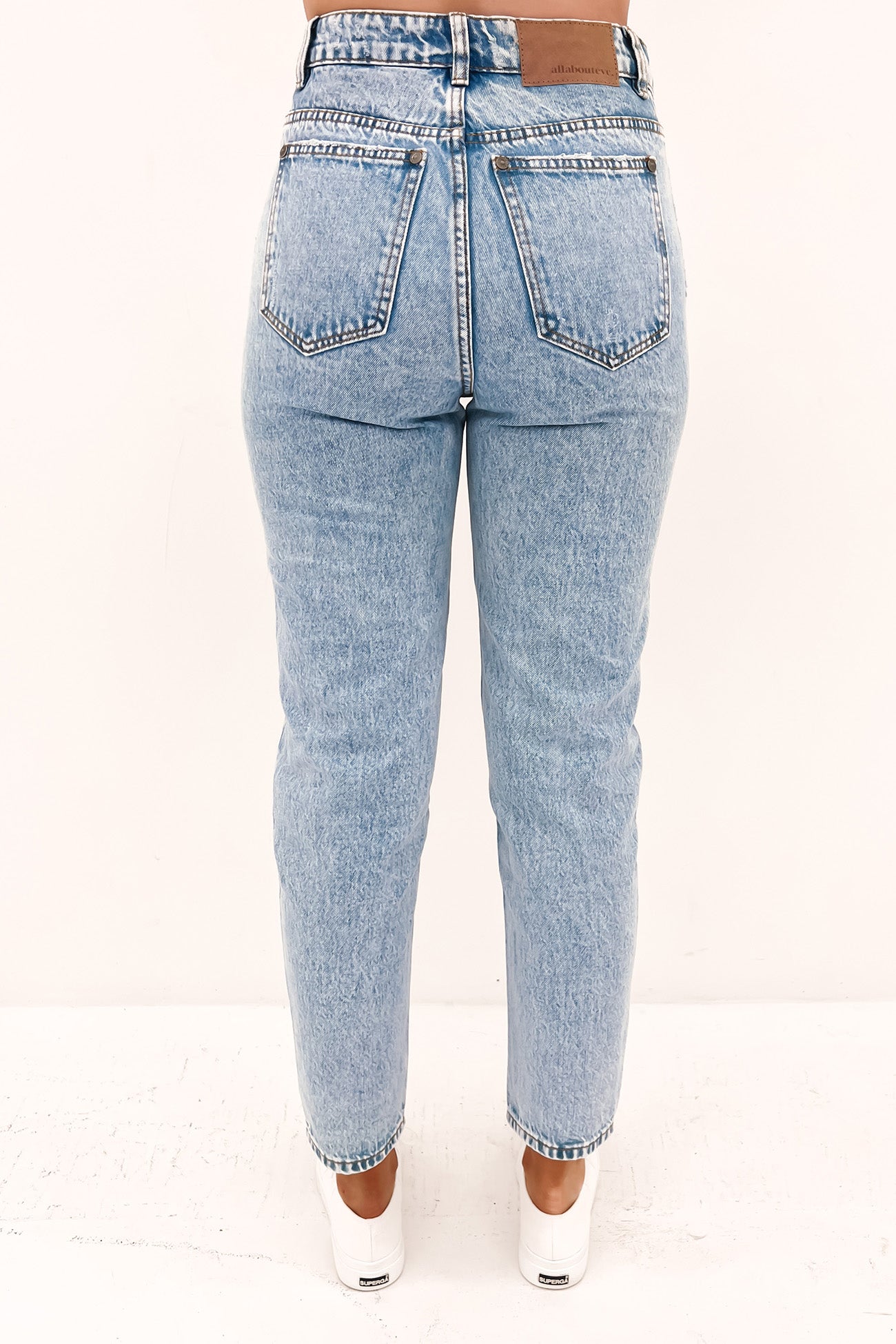 Ellen Mom Jean Light Blue