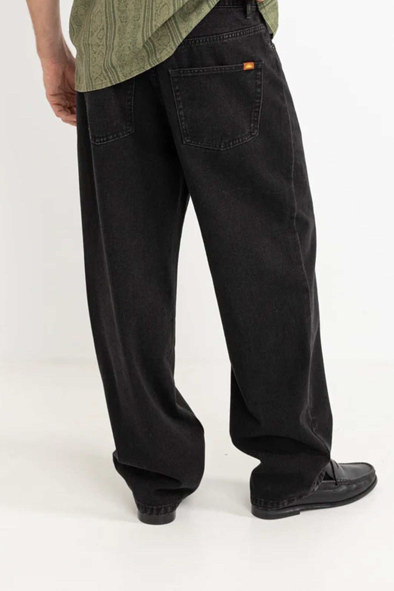 Essential-Jean-Worn-Black3jpg
