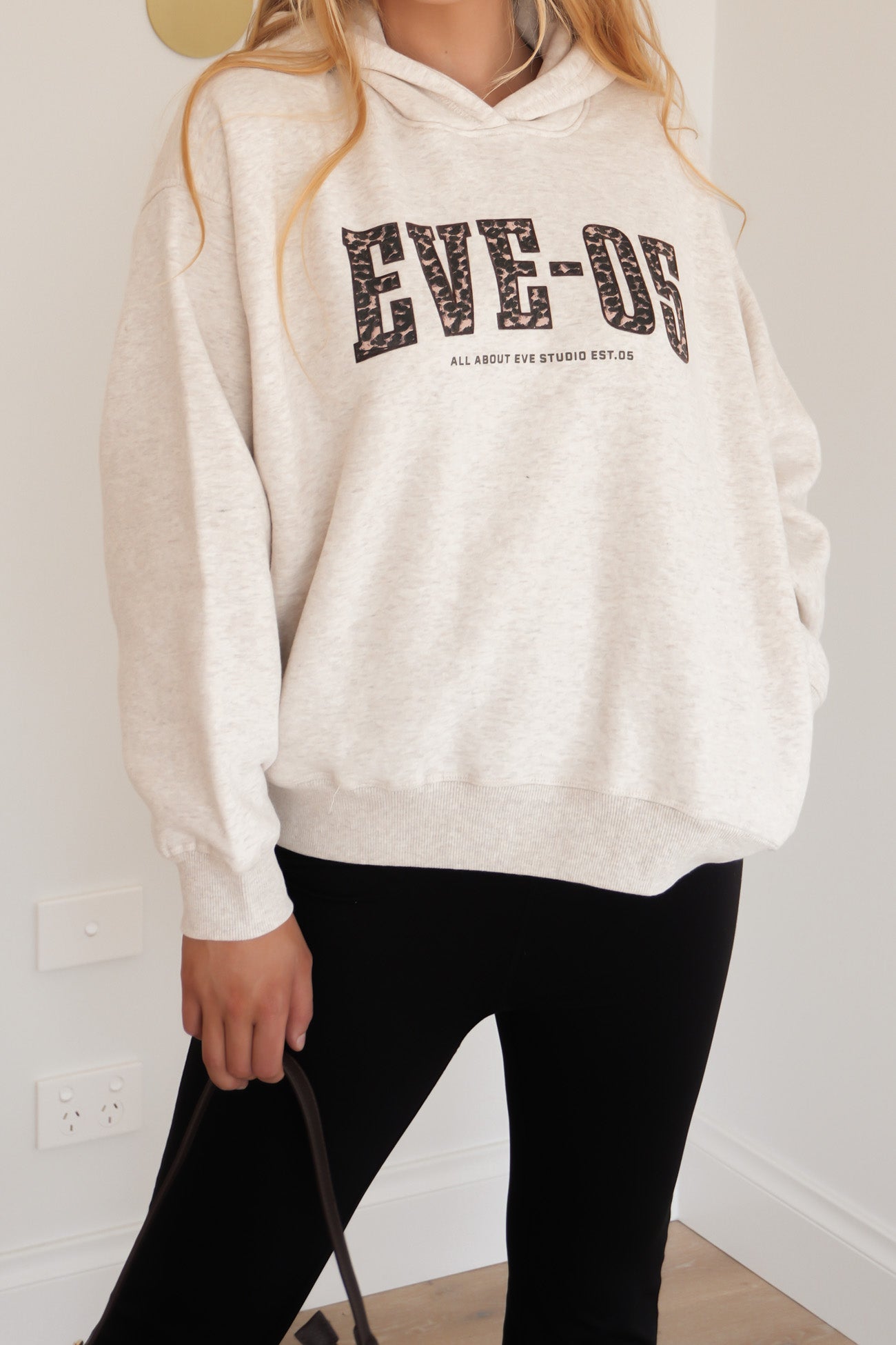 Eve Club House Box Hoodie Oat