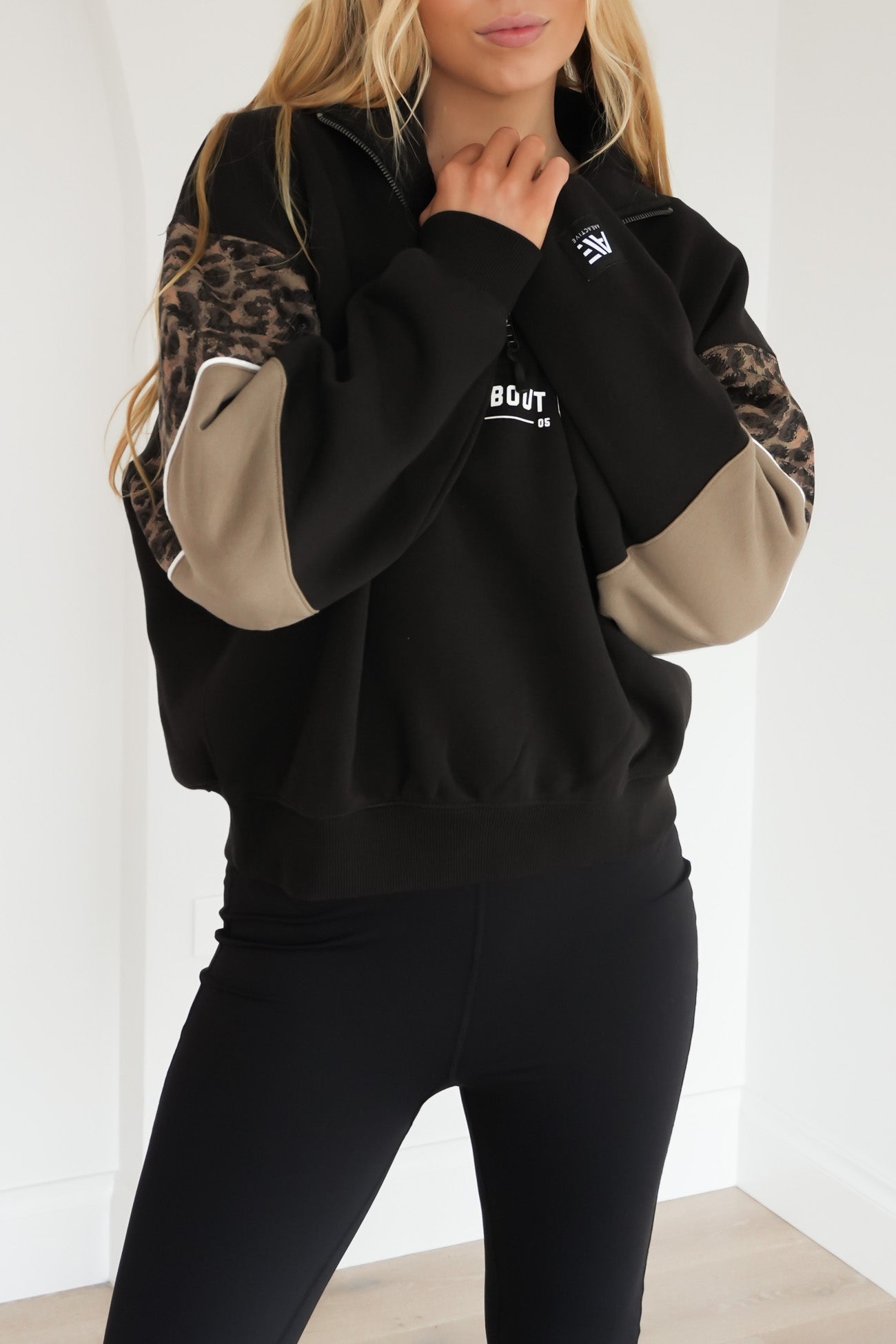 Into The Wild 1/4 Zip Black