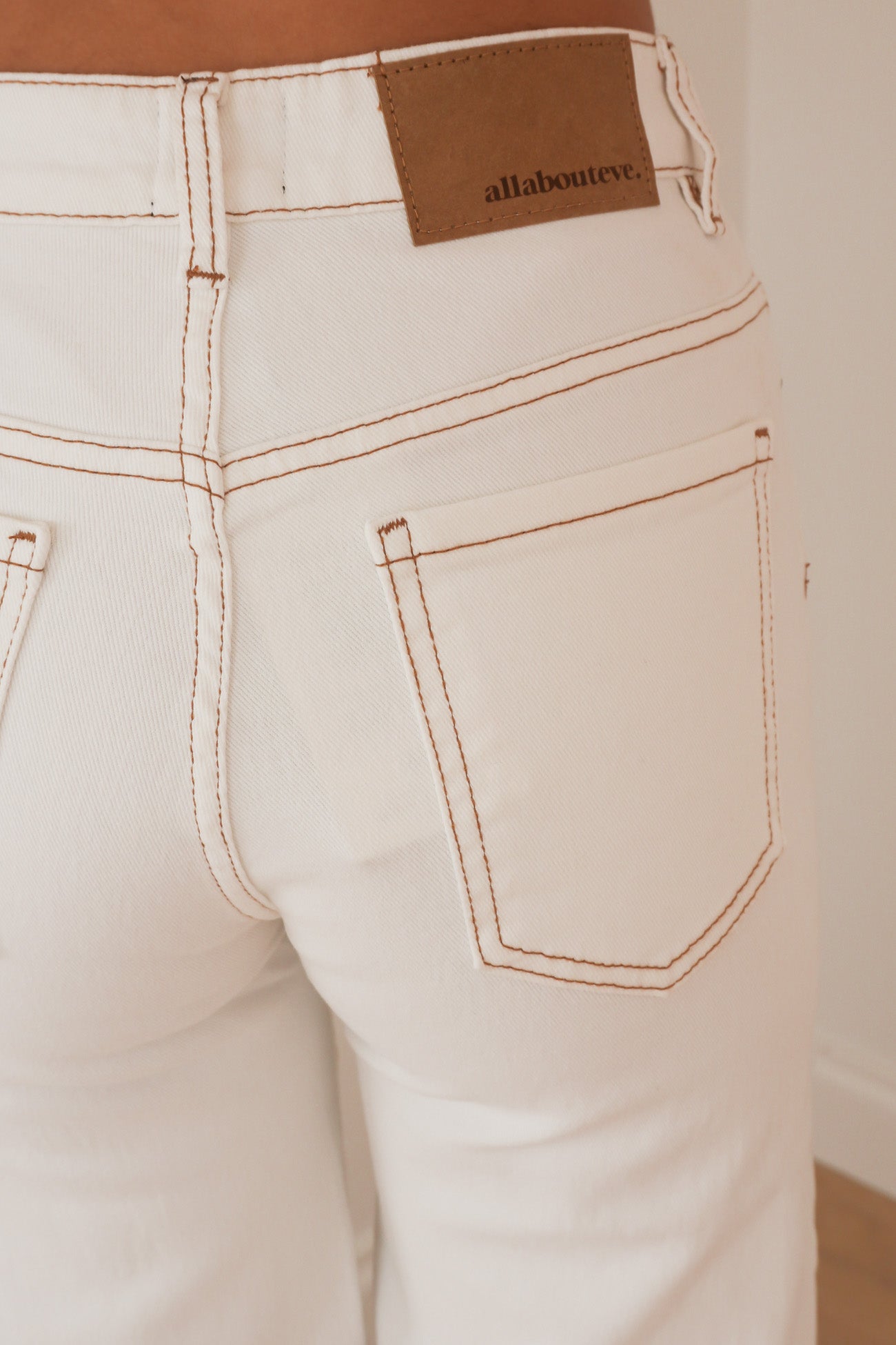 Jacqui Wide Leg Petite Jean Vintage White