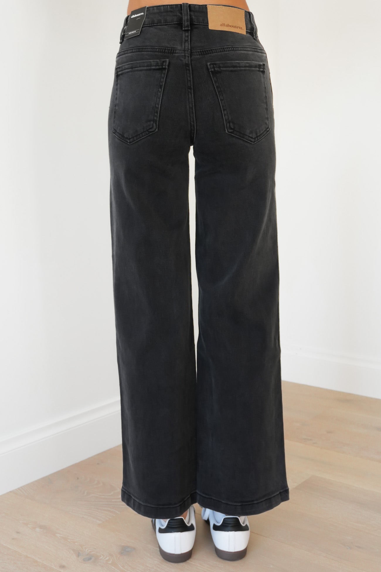 Jacqui Wide Leg Petite Jean Washed Black