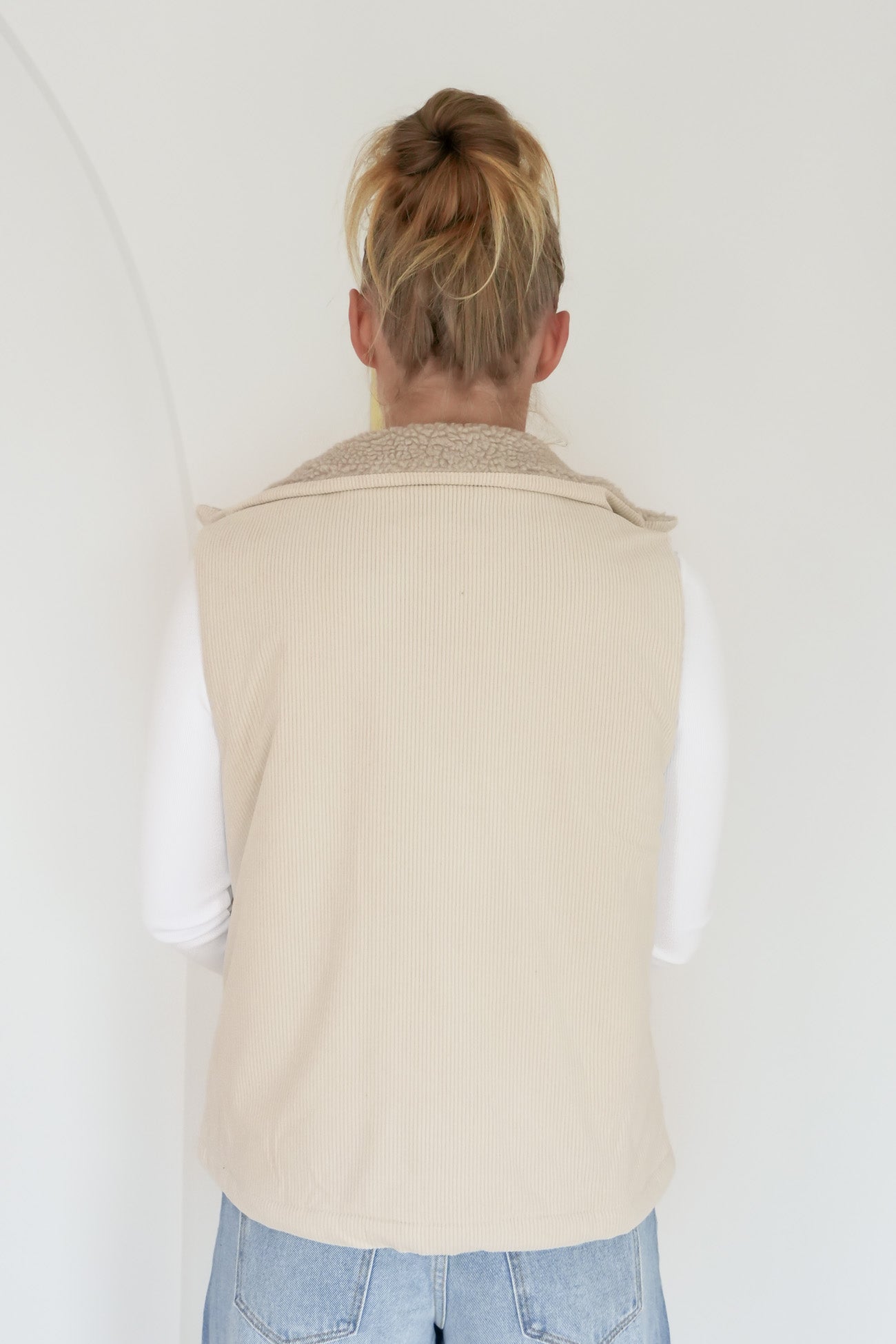 James Vest Beige