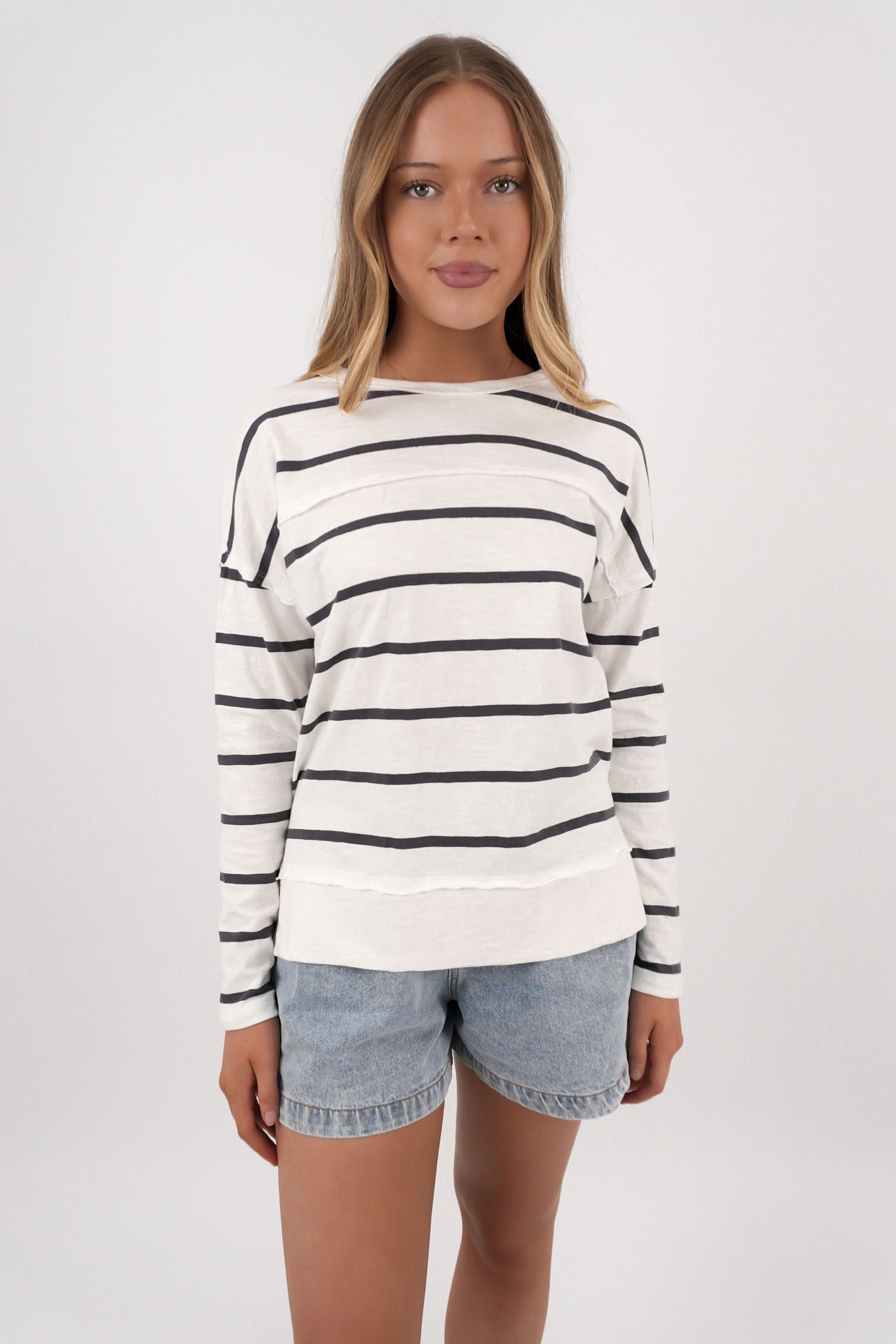 Jayne Stripe Throw On Top White Charcoal