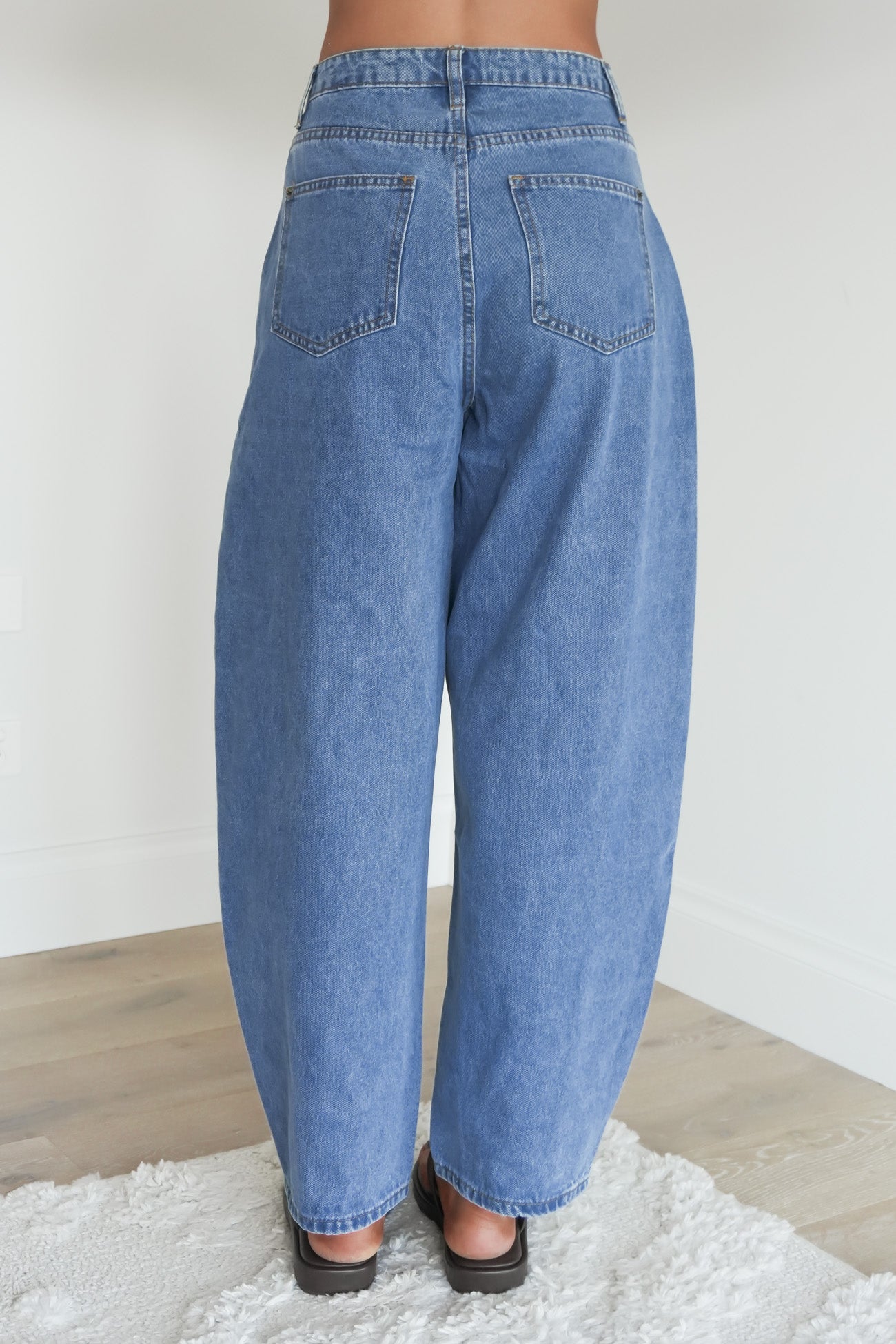 Krista Barrel Jean Mid Wash