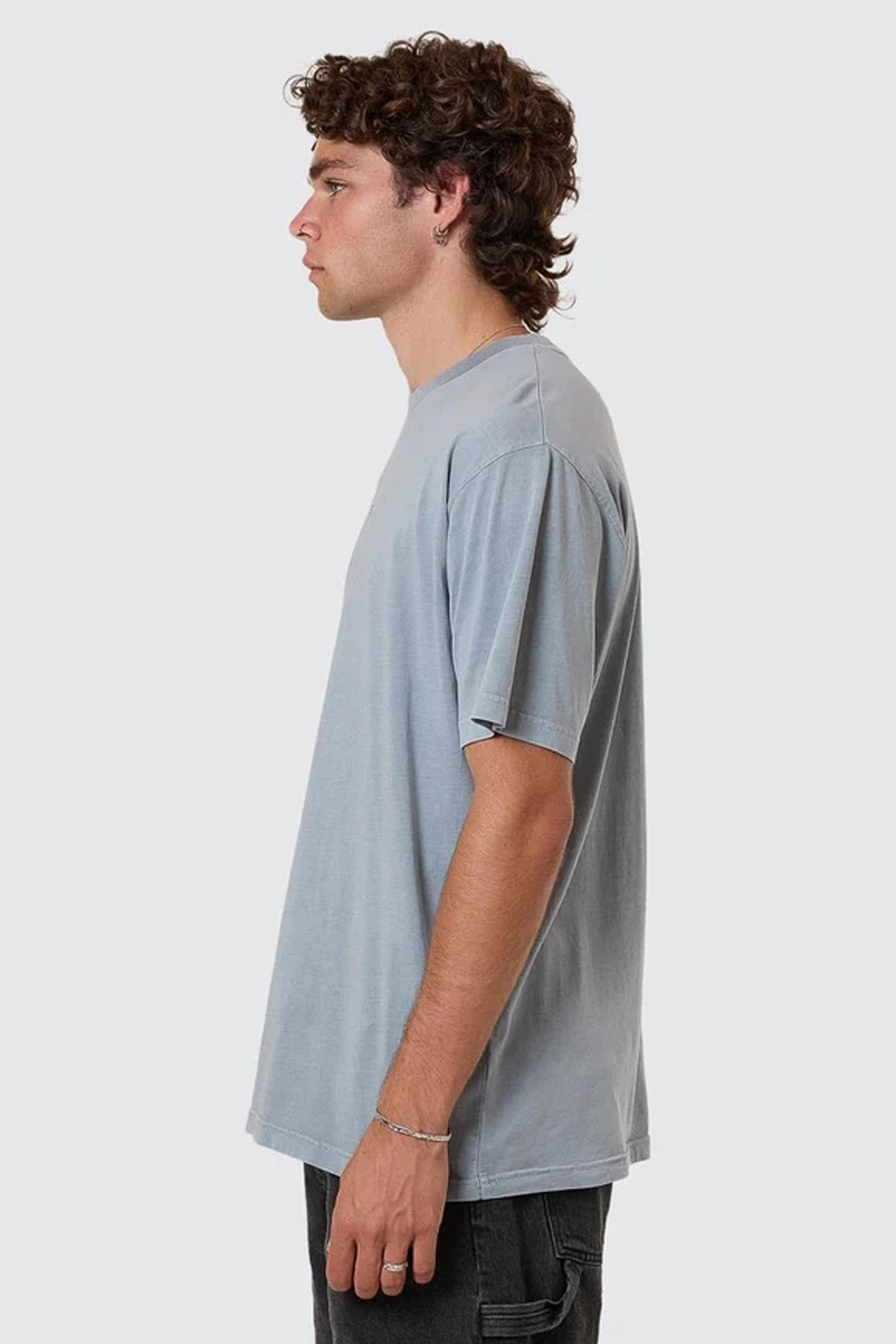 Minimal-Thrills-Merch-Fit-Tee-Smog-3