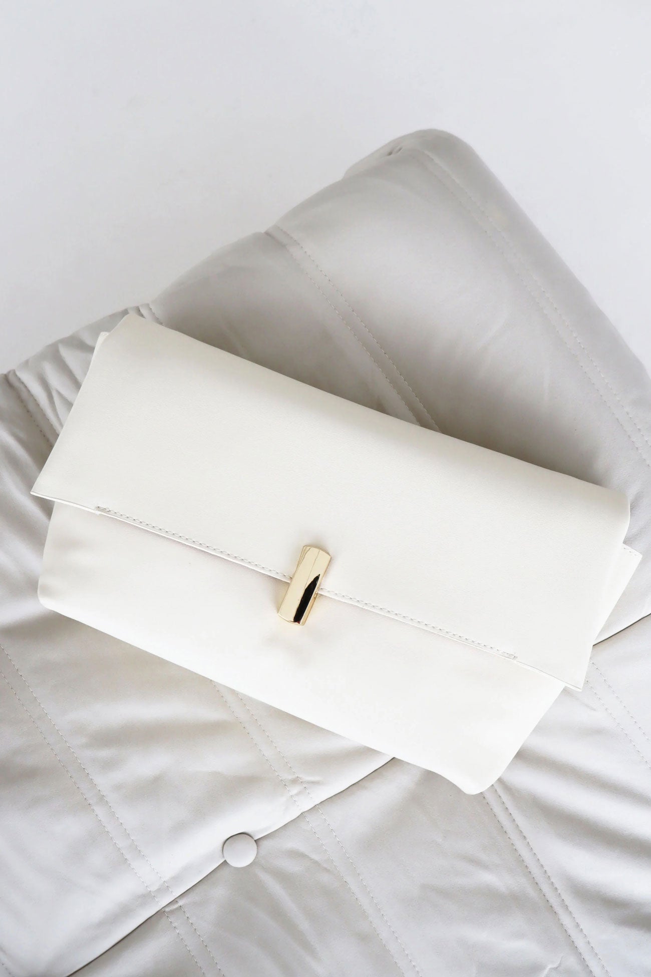 Nova Clutch White