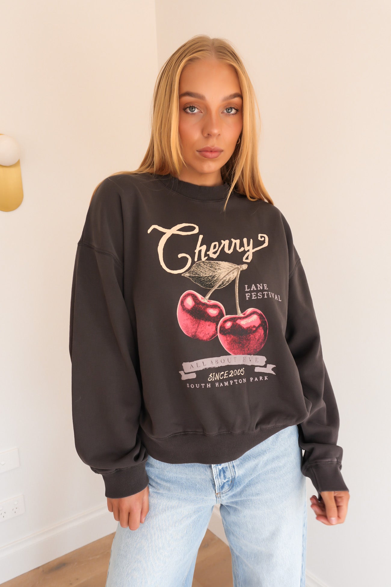 Pippa Box Crew Washed Black