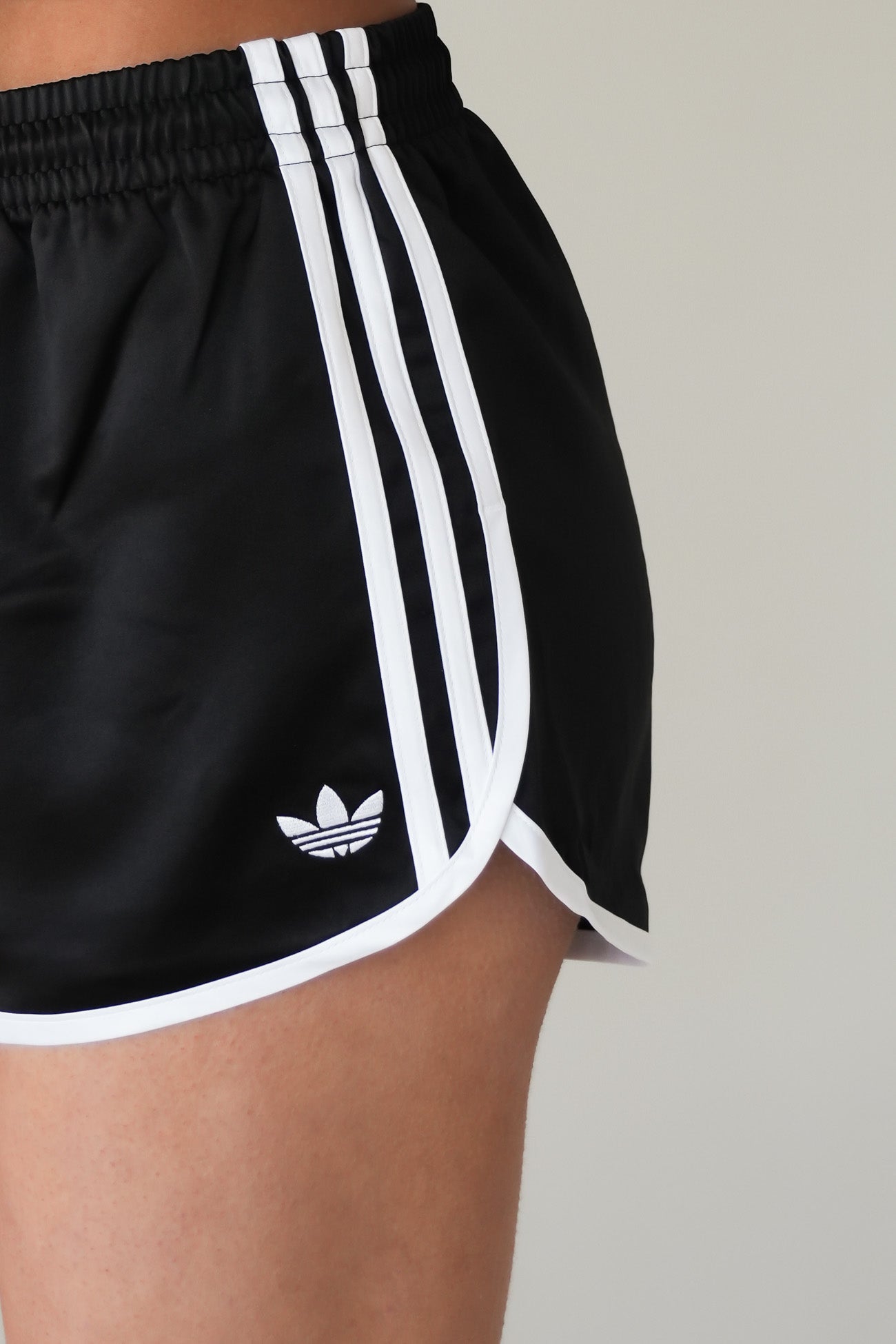 Satin 3S Sprinter Short Black White
