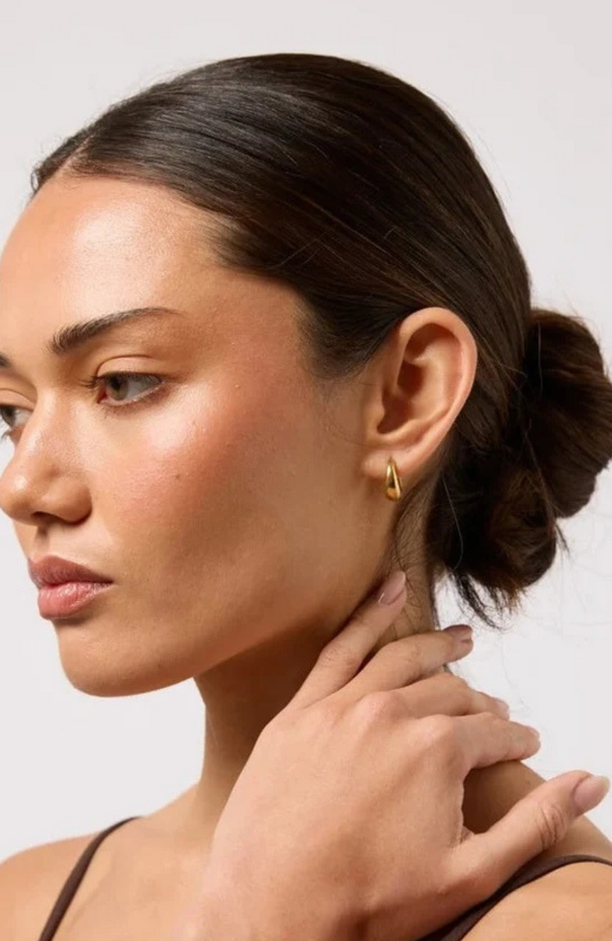 Asta Huggie Earrings Gold