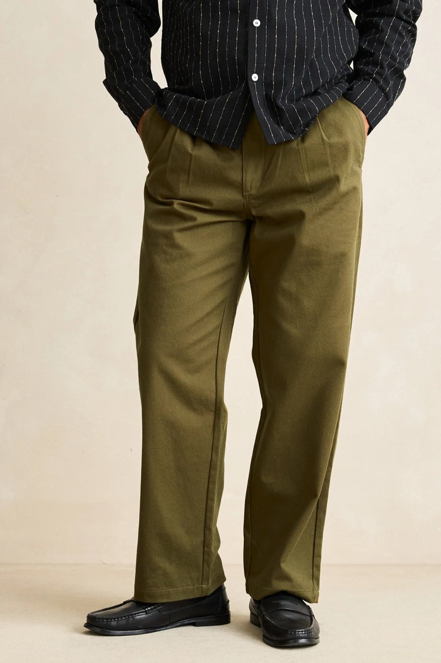 Twill Standard Straight Pleated Trouser Bark