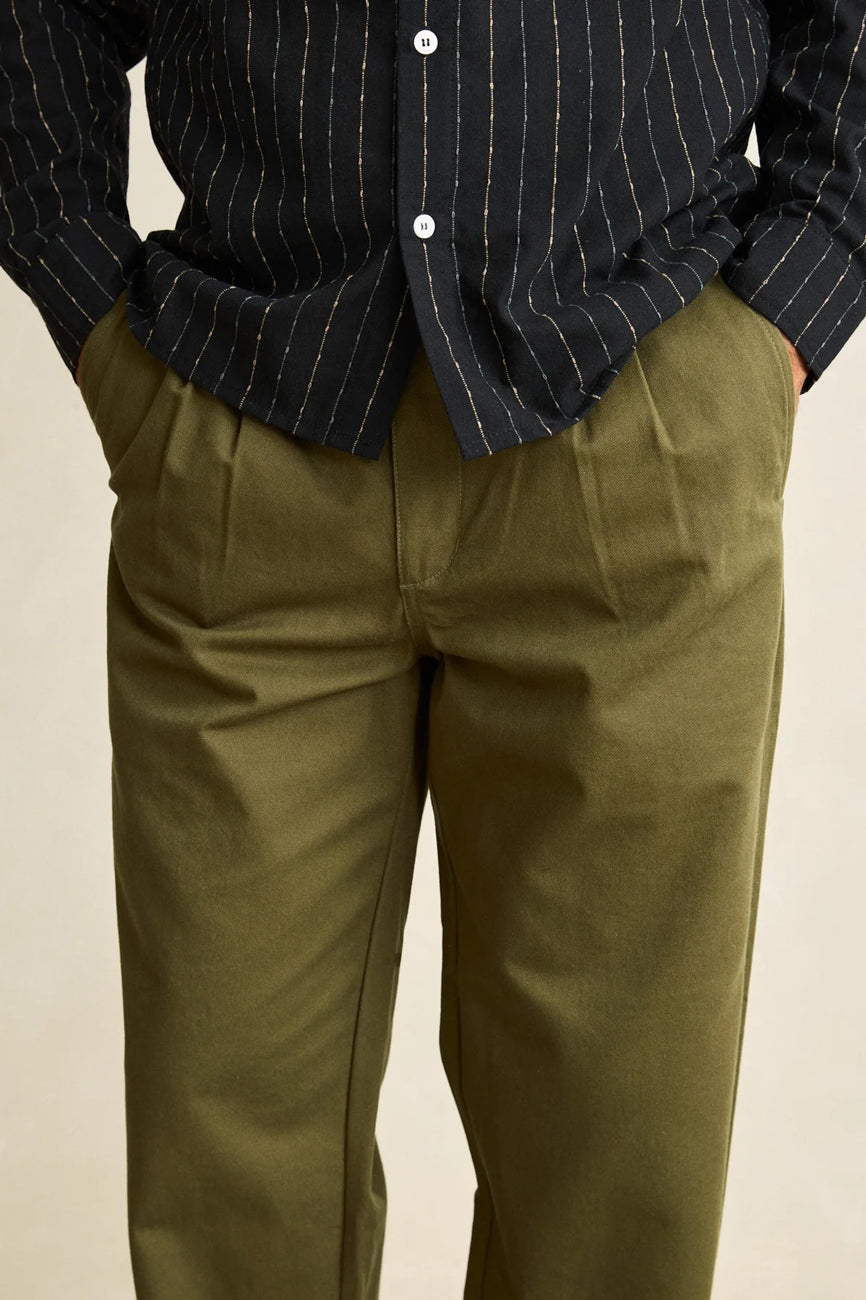 Twill Standard Straight Pleated Trouser Bark