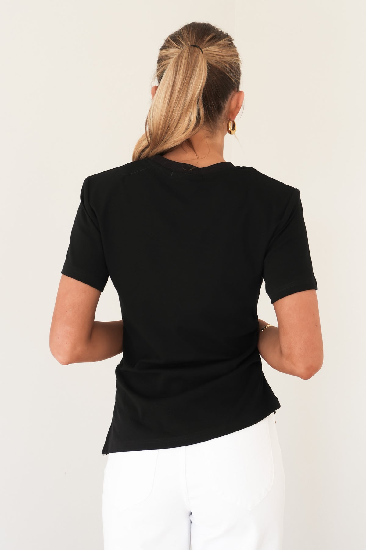 Wina Tee Black