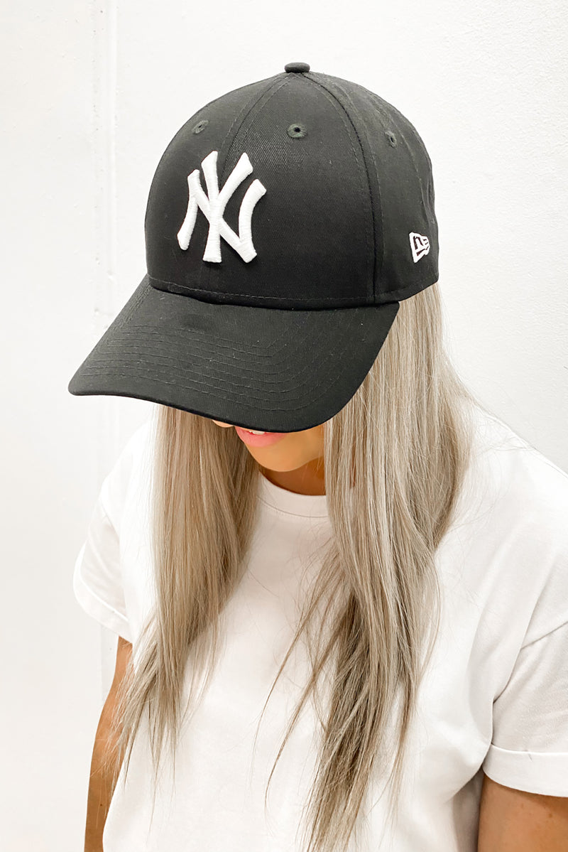 New York Yankees Black Women's Fit 9FORTY Cloth Strap