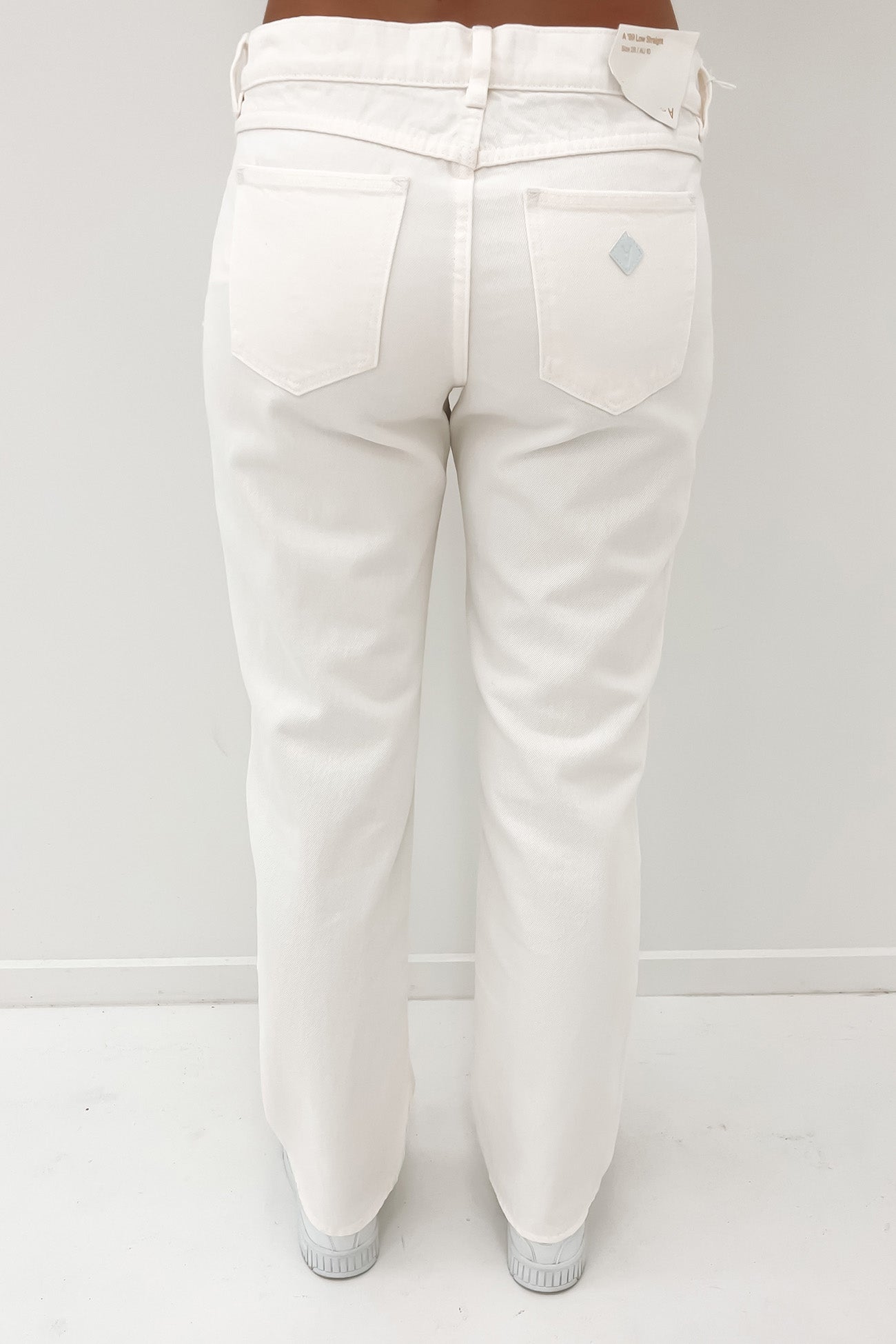 A 99 Low Straight Jean Washed White
