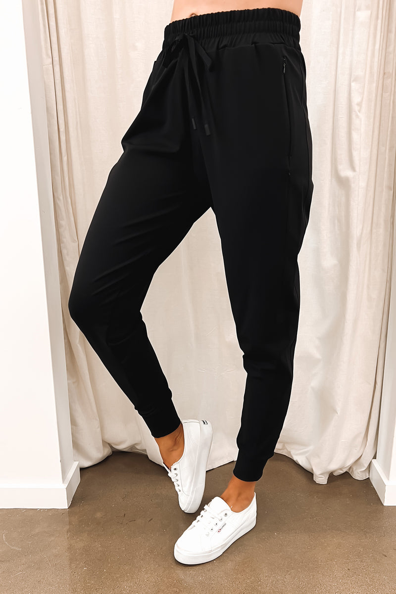 Cara Travel Jogger Black