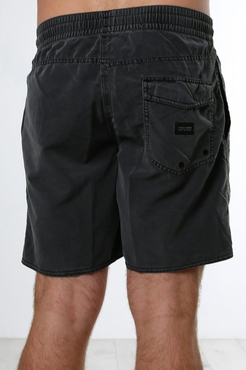 Center 17 Trunk Black