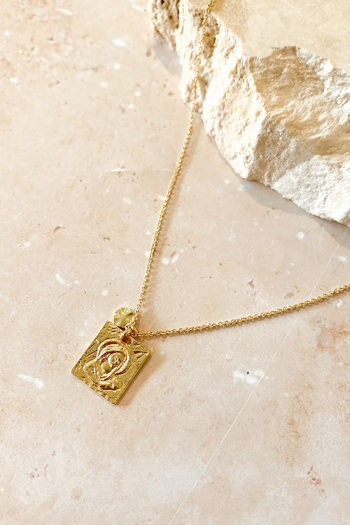 Chloe pendant best sale