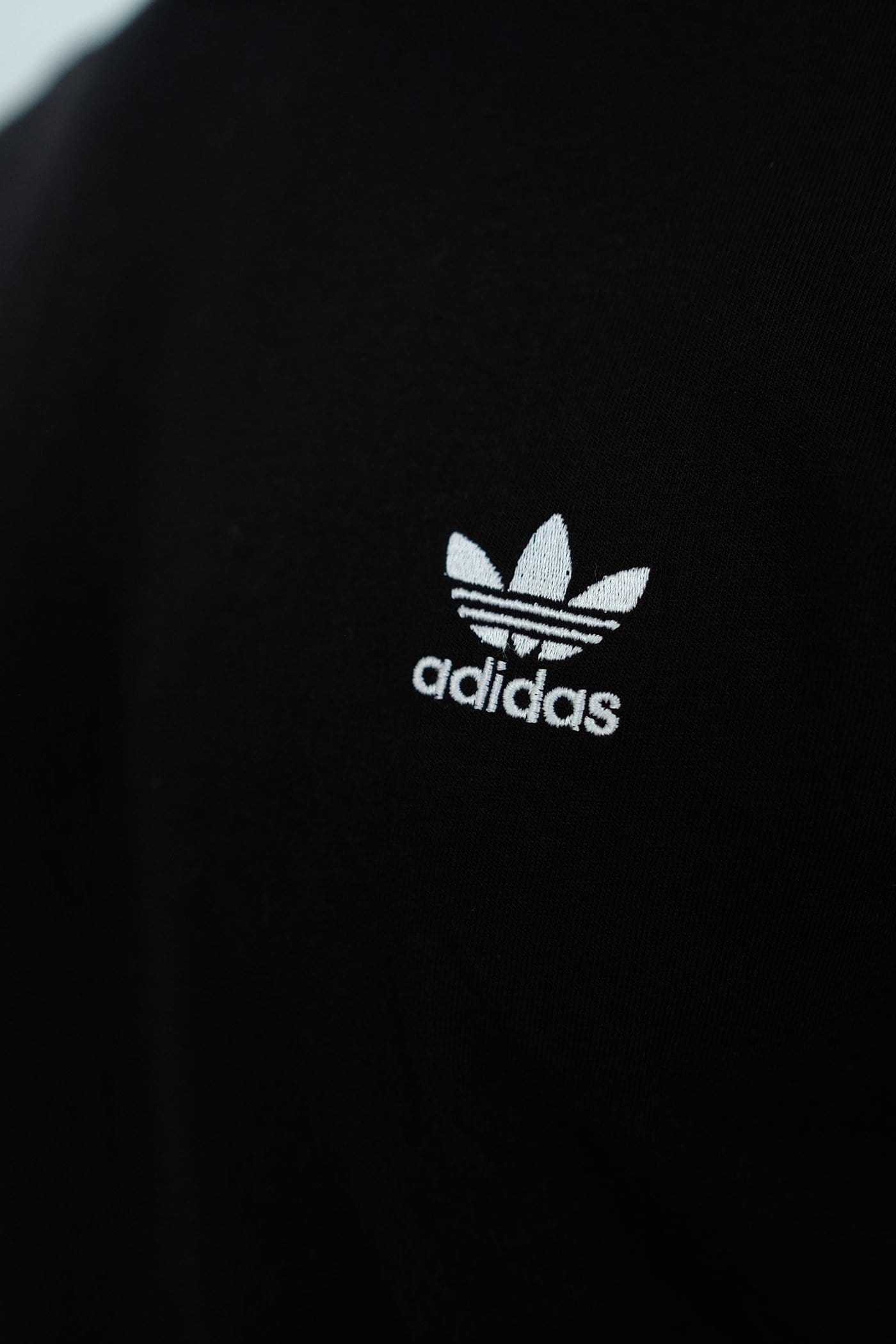 Essential Tee Black adidas - Jean Jail