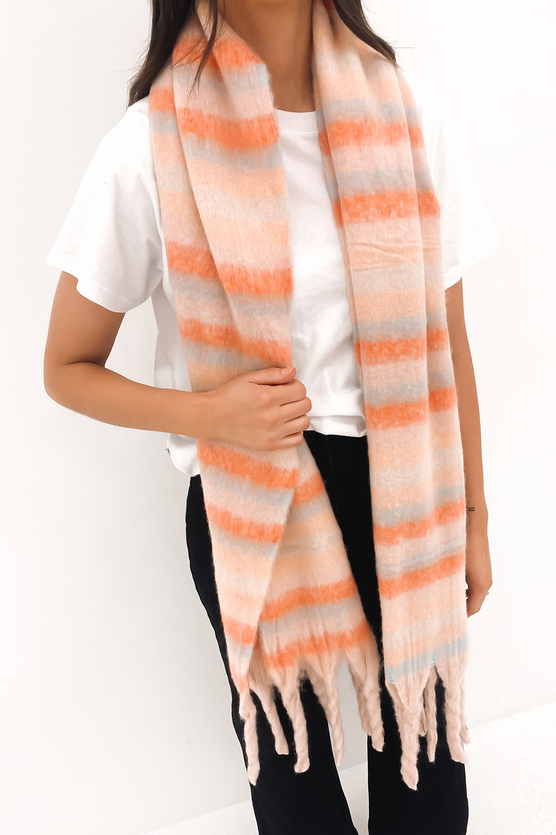 Everly Fluffy Scarf Pink