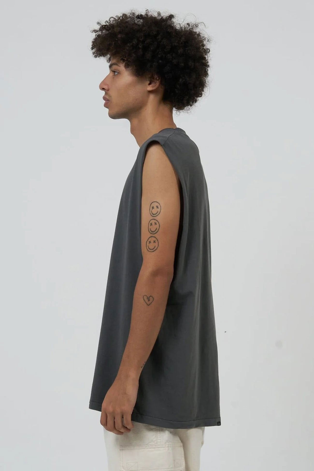 Minimal Thrills Merch Fit Muscle Tee Merch Black