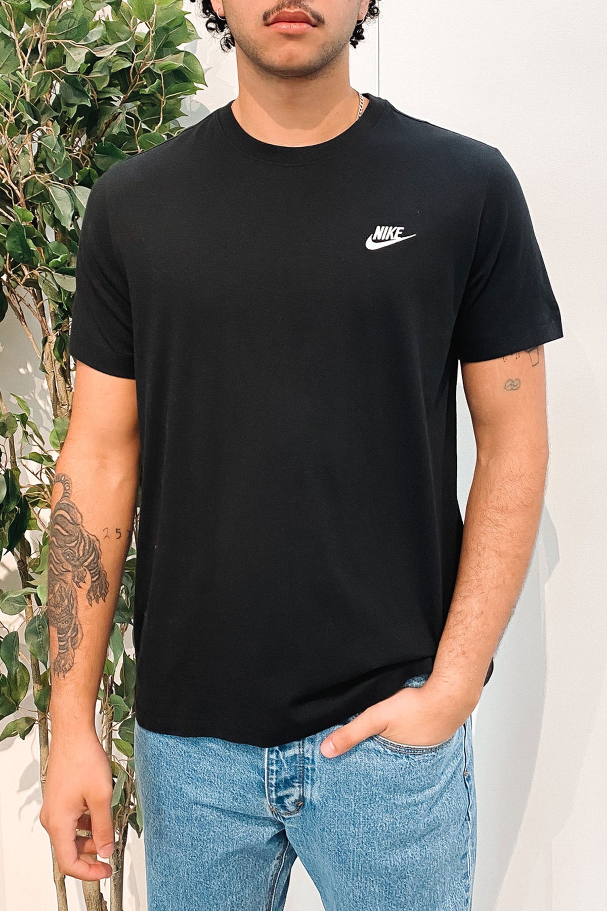 Nike Sportswear Club Tee Black - Jean Jail