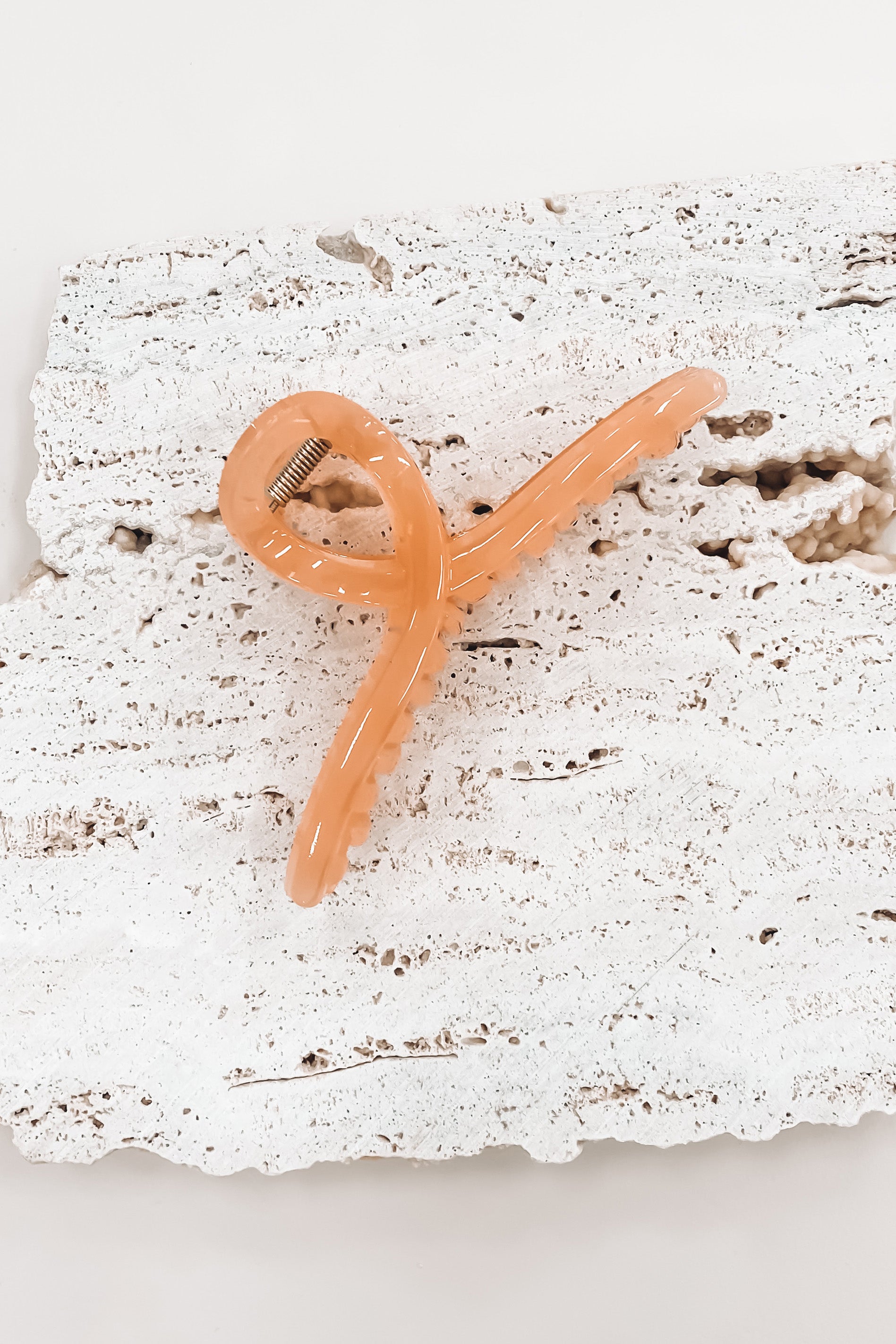 Bailey Claw Clip Peach