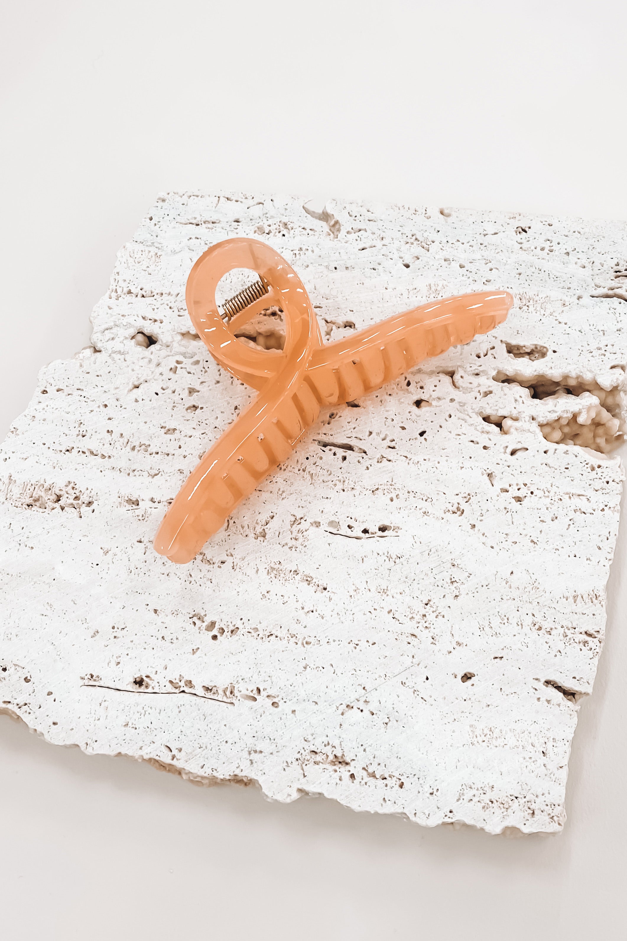 Bailey Claw Clip Peach